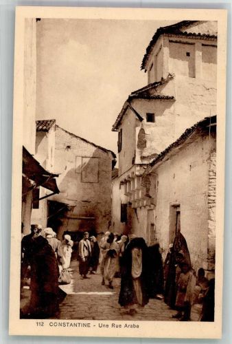 Constantine Qusantina Gebrauchsspuren Tracht Gasse