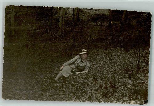 47051 W4100 Rheinhausen , Niederrhein Privatfoto AK Frau Hut