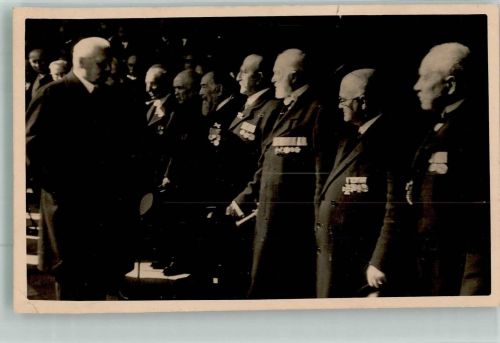 Veteranen oder Heerführer werden von Hindenburg begrüßt Hindenburg Foto AK