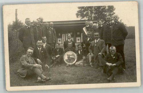 09599 O9200 Freiberg , Sachs Gebrauchsspuren Gruppenaufnahme Mitglieder des Schützenvereins Schiessscheibe Königsschiessen Privatfoto AK