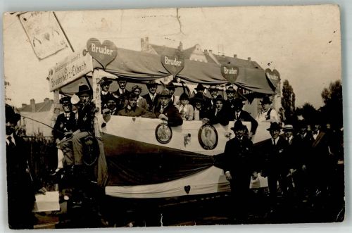 90402 W8500 Eibach Gebrauchsspuren Kutschwagen der Schützengesellschaft Bruderherz-Eibach Gruppenfoto Privatfoto AK