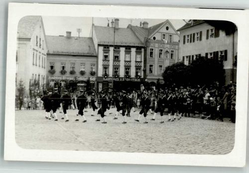 93413 W8490 Cham , Oberpf Privatfoto AK Der Schäfflertanz Trachten Marktplatz Cafe Kaufhaus Stoinitzsch Ort handschriftlich