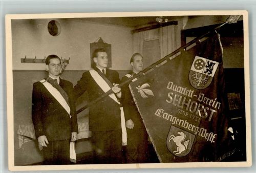 33449 W4831 Langenberg , Kr Gütersloh Privatfoto AK Quartett-Verein Selhorst Fahnenträger Fahne