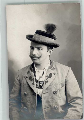Junger Mann in alpenländischer Tracht mit Gamsbarthut Trachten Bayern Privatfoto AK