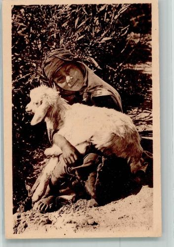 Kind in landestypischer Kleidung mit einer kleinen Ziege Arab. Volkstyp 1928