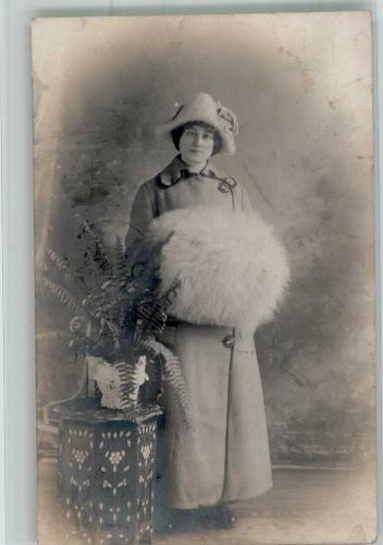 Chicago Portrait einer eleganten Frau Hutmode Ort lt. Stempel Muff 1913 Privatfoto AK