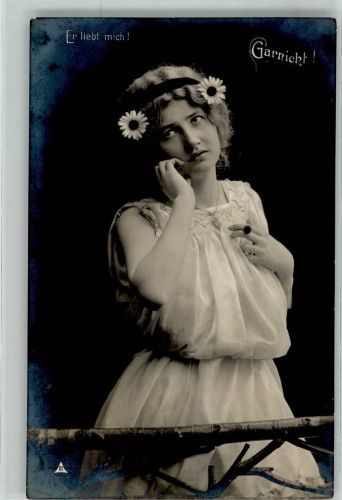 Junge Frau mit Blumenschmuck im Haar Poesie / Liebe PH 4101/7 Haarmode 1907