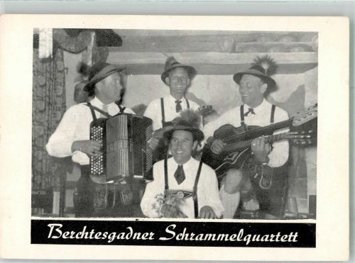 W8240 Berchtesgaden Berchtesgadener Schrammelquartett Tracht Akkordeon Gitarre Volksmusik Foto AK