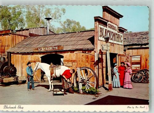 Hufschmied bei der Arbeit auf der Knott's Berry Farm in Buena Park Kalifornien USA Fotograf Ken Raveill Schmied Foto AK