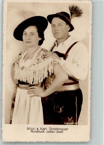 Mizzi & Karl Strohmayer in Tracht Rundfunk-Jodler-Duett Fotograf Suppert Volksmusik Foto AK