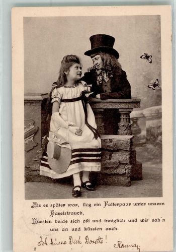 Verliebte Kinder blicken sich in die Augen Schmetterlinge Kinderpoesie 1902