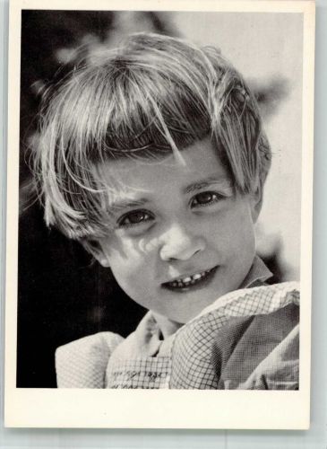 Bern Berne Portrait eines fröhlichen Mädchens Wohlfahrtskarte Kanton-bernisches Säuglings- und Mütterheim Fotograf Hans Steiner Hilfsorganisation Foto AK