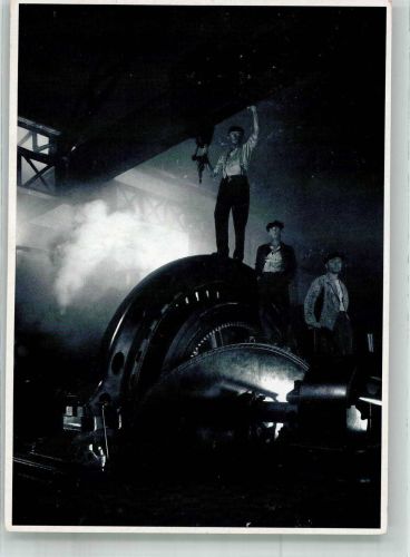 Mechaniker der an einer Dampfpumpe in einem Kraftwerk arbeitet Fotograf Lewis Wickes Hine Werbung Amstel 1870 Brauerei Werbe AK
