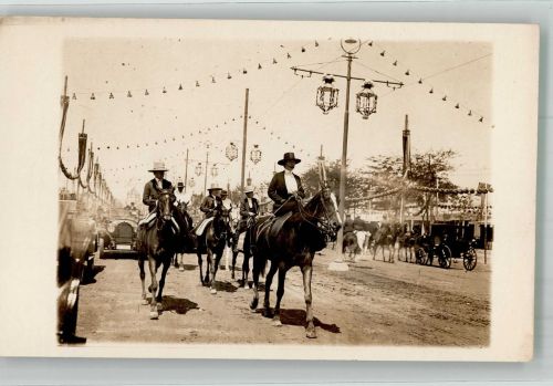 Festzug Reiter Oldtimer Kutsche Pferd
