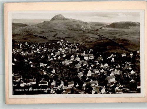 78247 W7709 Hilzingen 1933 FOTO KEINE AK Fliegeraufnahme des Ortes mit Pfarrkirche St. Peter und Paul und Hohentwiel Original aufmontierte Verlagsmusterkarte