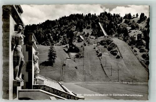 82467 W8100 Garmisch-Partenkirchen Foto AK Olympia Skistadion Ski Sport