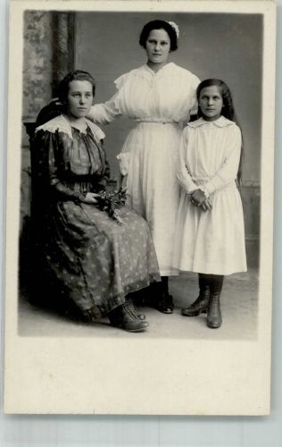 86983 W8923 Lechbruck Foto AK Portrait von drei jungen Frauen Ort lt. Fotograf Joseph Hotter