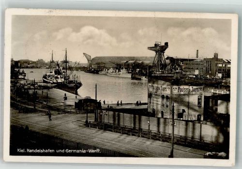 24103 W2300 Kiel , Ostsee Foto AK Handelshafen und Germania-Werft Dampfer Marine WK II