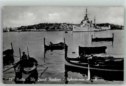 Valletta Gebrauchsspuren Hafen Kriegsschiff Fischerboote
