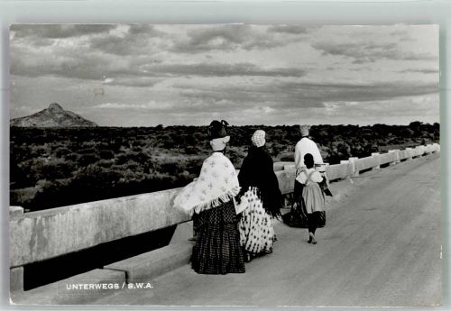 Windhoek Windhuk Foto AK Tracht Frau Straße Luftpost