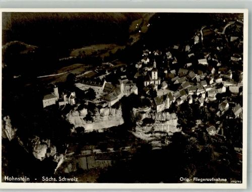01848 O8352 Hohnstein 1938 Foto AK Fliegeraufnahme des Ortes mit Stadtkirche und Burg Hohnstein