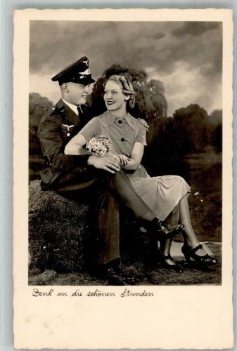 Landser der Luftwaffe mit seiner Liebsten im Arm NPG 4088 Soldatenliebe WK II 1940 Foto AK