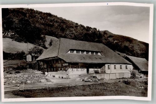 79868 W7828 Altglashütten , Schwarzw Gebrauchsspuren VW Käfer vor Gasthaus und Pension zum Hirschen