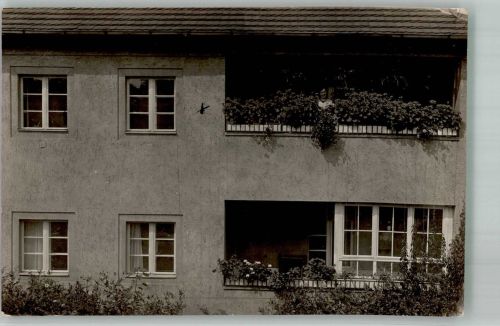 10115 W1000 Tempelhof 1926 Privatfoto AK Frau auf begrünten Balkon eines Mehrfamilienhauses Ort lt. Stempel