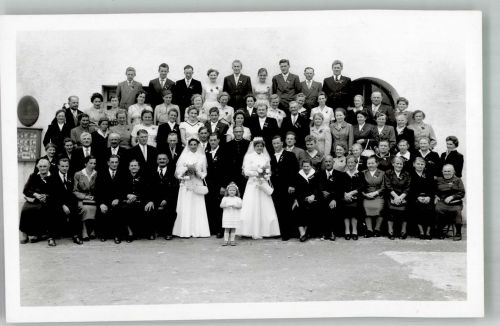 84478 W8264 Waldkraiburg Foto AK Gruppenaufnahme einer Hochzeitsgesellschaft Ort lt. Fotograf Pötzl