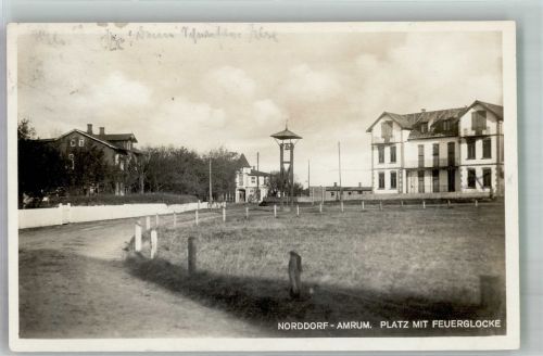 25946 W2278 Norddorf , Amrum 1930 Foto AK Platz mit Feuerglocke