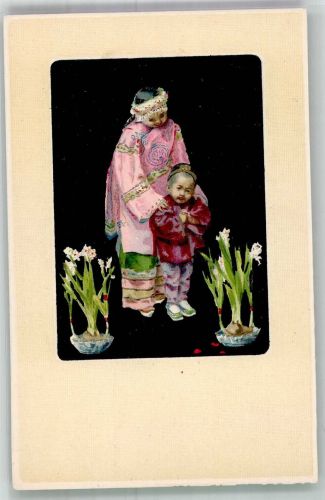 Passepartout Kinder in Tracht mit Blumen Lithographie Volkstypen / Brauchtum Japan Prägedruck
