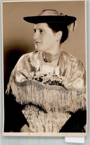 82418 W8110 Murnau a. Staffelsee Foto AK Tracht Frau Ort handschriftlich