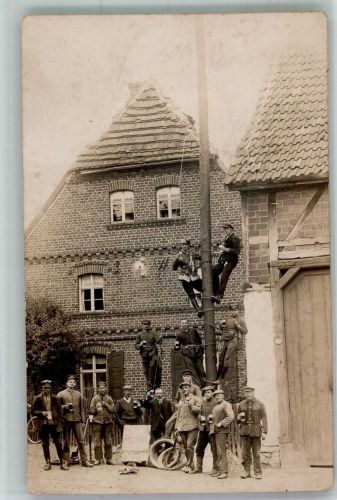 Privat Foto AK Auf den Mast klettern Bauarbeiter 1921 Gebrauchsspuren