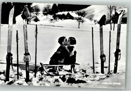 Winter Kinder Schlitten Ski Liebe im Schnee Kuss
