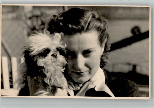Frau Yorkshire Terrier