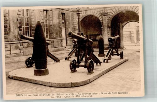 Verdun WK I Waffen vor dem Rathaus Waffe