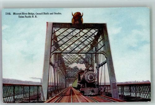 Eisenbahnzug der Union Pacific auf der Missouri-River-Bridge USA Dampflokomotive