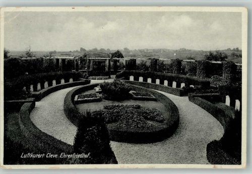 47533 W4190 Kleve , Niederrhein Gebrauchsspuren Ehrenfriedhof Foto AK