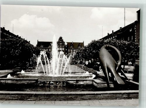 46045 W4200 Oberhausen , Rheinl Foto AK Wasserspiele am Friedensplatz mit Amtsgericht