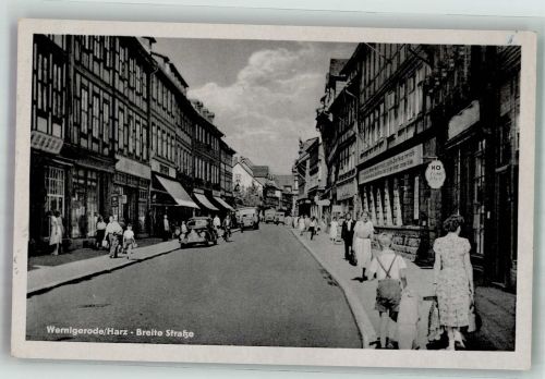 38855 O3700 Wernigerode Foto AK Breite Straße Oldtimer