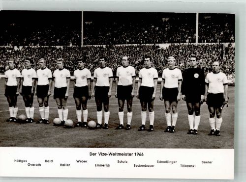 Die deutsche Nationalmannschaft Fotograf Schirner Fußballmannschaft 1966 Foto AK