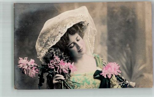 Portrait einer jungen Frau mit Kopfschleier E.A.S. Hutmode 1908