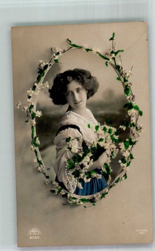 Portrait einer jungen Frau im Rahmen aus Blütenzweigen Fotograf Kiesel R. & K.L. 4173/2 Frau 1914
