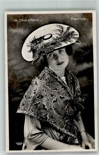 Junge französische Frau von der Cote d'Azur Tracht Fotograf Munier Hutmode Foto AK