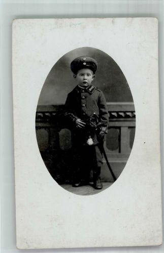 Kleiner Junge in feldgrauer Uniform Kinder in Uniform Privatfoto AK