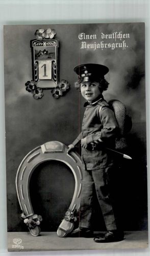 Neujahr Kind in feldgrauer Uniform mit Hufeisen und Kalenderblatt 1. Januar E.A.S. 2391/5 Kinder in Uniform 1915