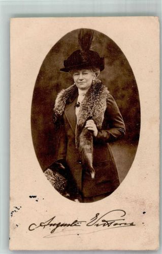 Portrait der Kaiserin in Pelzmode Hutmode Wohlfahrtskarte Frauenhilfe Kaiserin Auguste Victoria