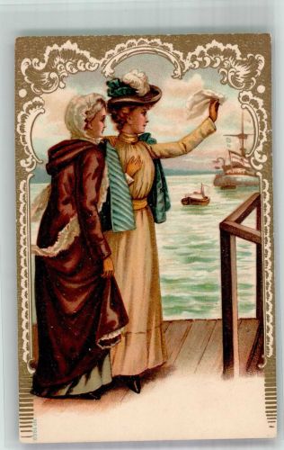 Zwei Frauen winken einem abfahrendem Kriegsschiff hinterher Golddruck Jugendstil Matrosenliebe Prägedruck