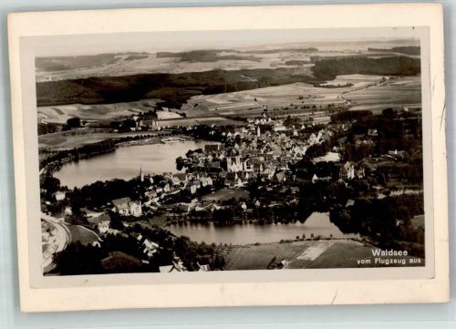 88339 W7967 Bad Waldsee 1931 FOTO KEINE AK Fliegeraufnahme des Ortes zwischen Schloßsee und Stadtsee Original aufmontierte Verlagsmusterkarte