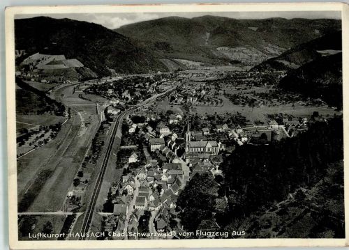 77756 W7613 Hausach , Schwarzwaldbahn 1935 FOTO KEINE AK Fliegeraufnahme des Ortes mit Pfarrkirche St. Mauritius Original aufmontierte Verlagsmusterkarte